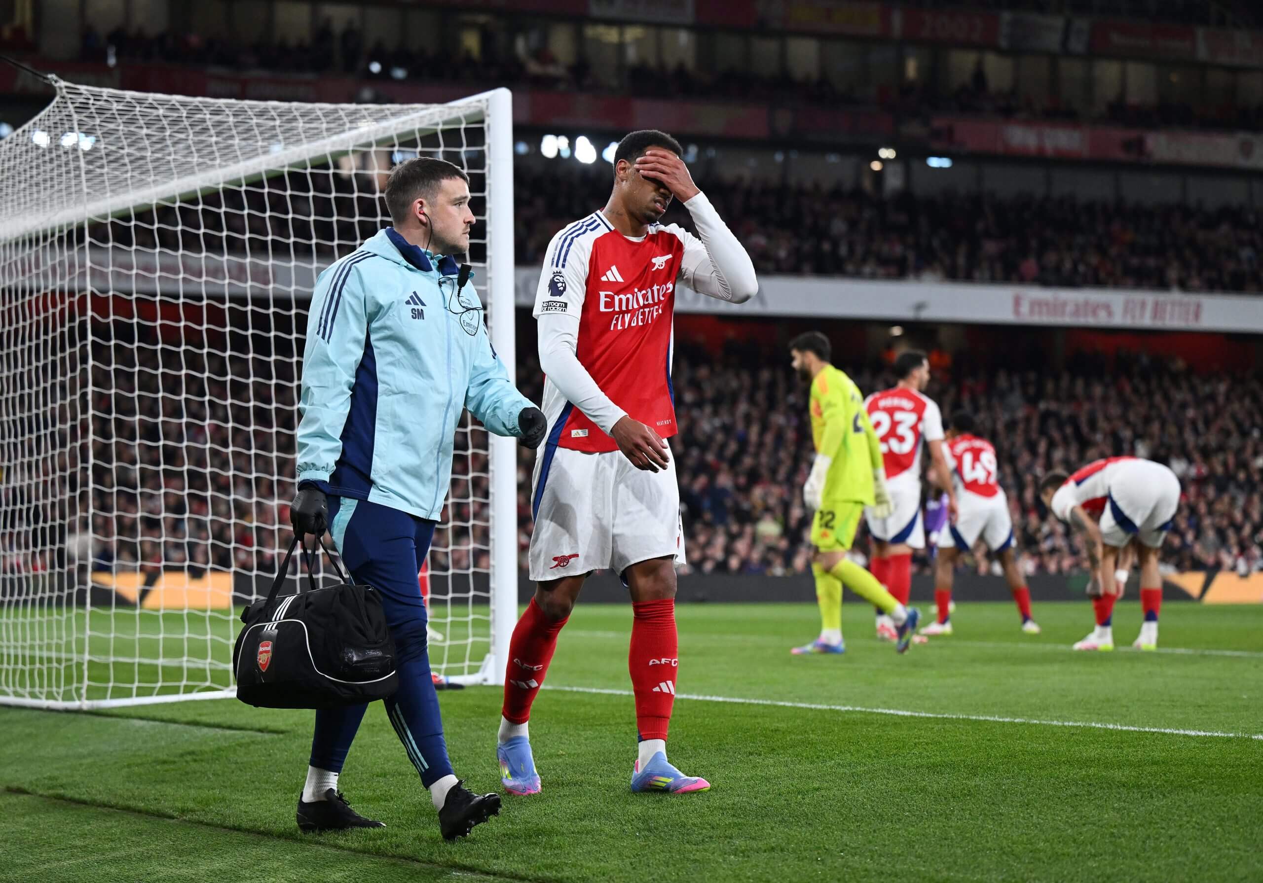 Gabriel quitte le terrain blessé