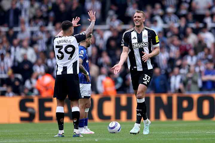 Dan Burn et Bruno Guimaraes en action