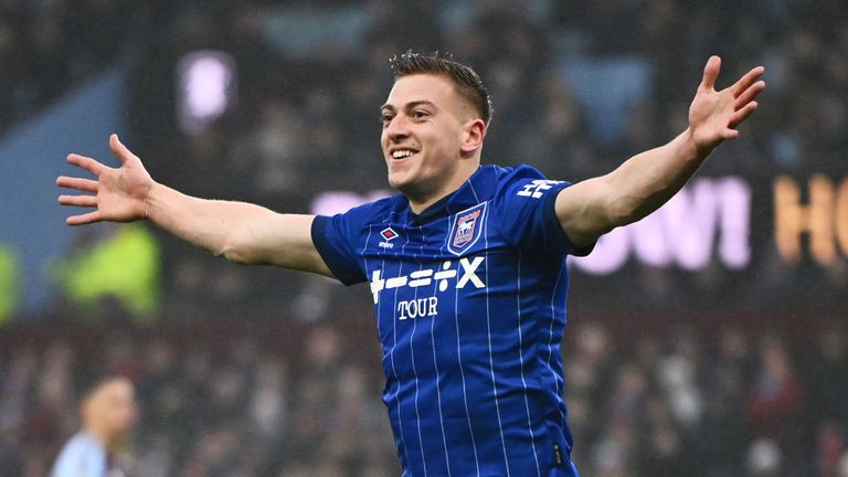 Liam Delap célèbre son but pour Ipswich