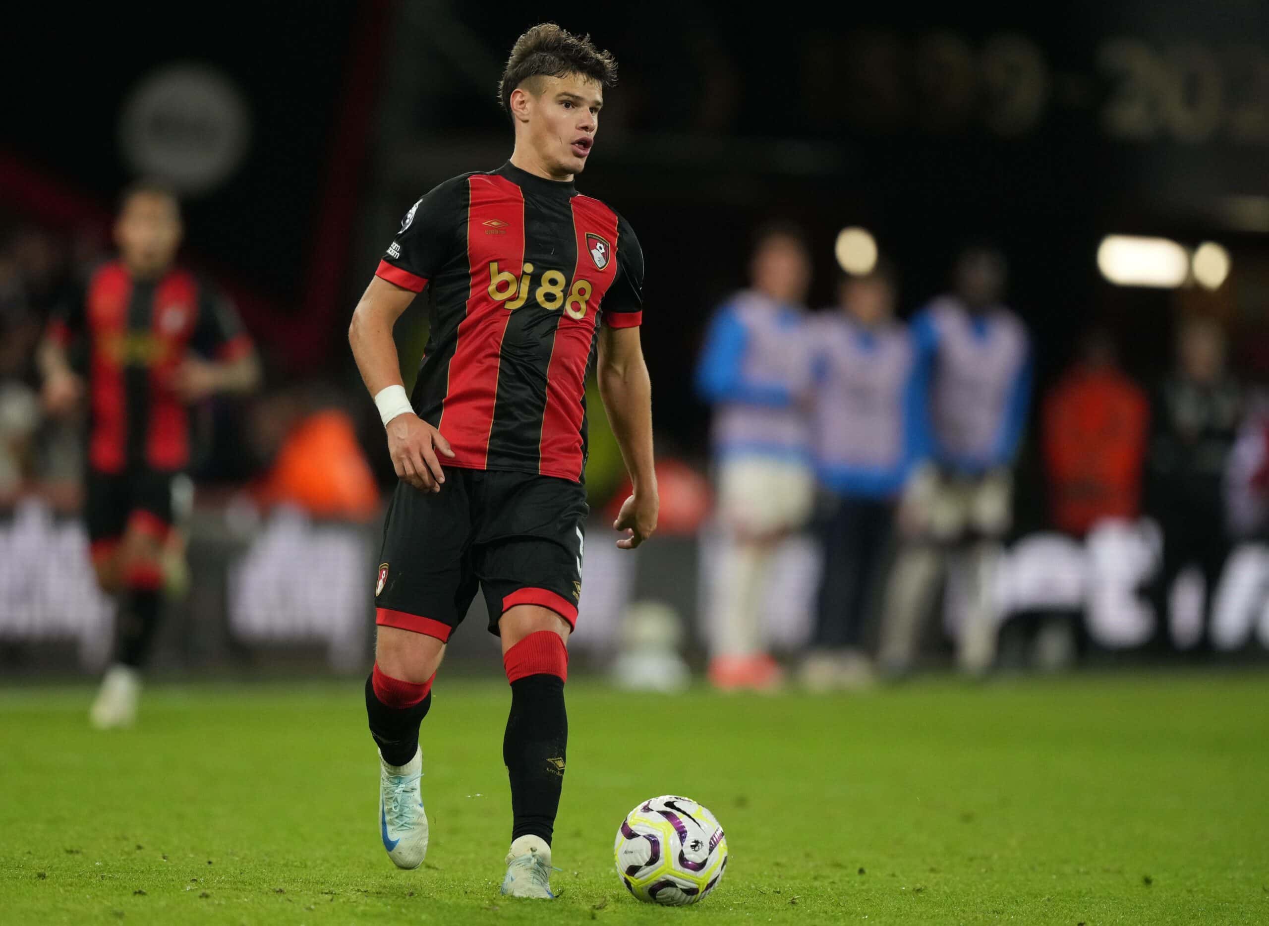 Milos Kerkez sous les couleurs de Bournemouth