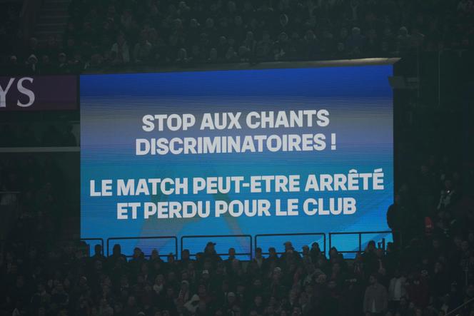 Message sur un écran géant lors du match PSG-OM, au Parc des Princes, à Paris, le 16 mars 2025.