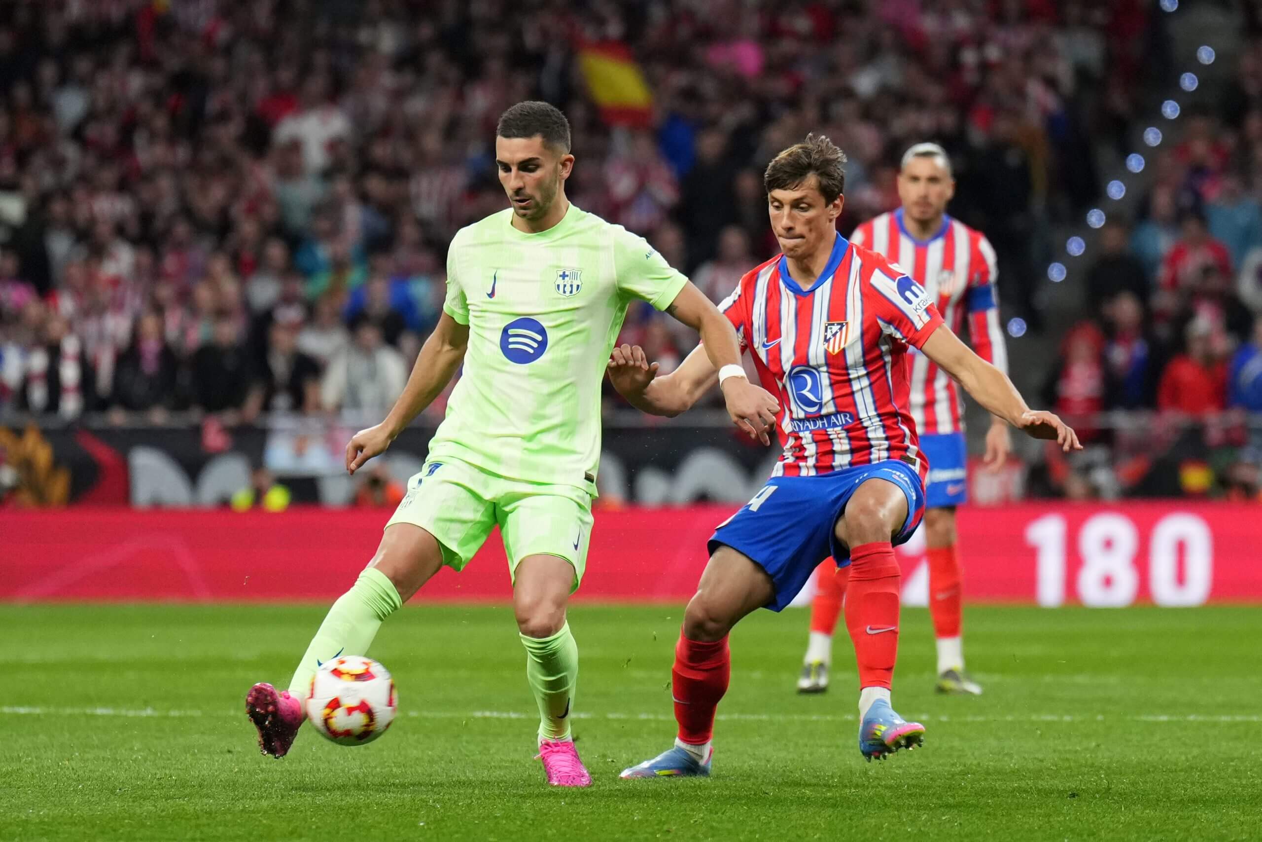 Ferran Torres en action avec le FC Barcelone