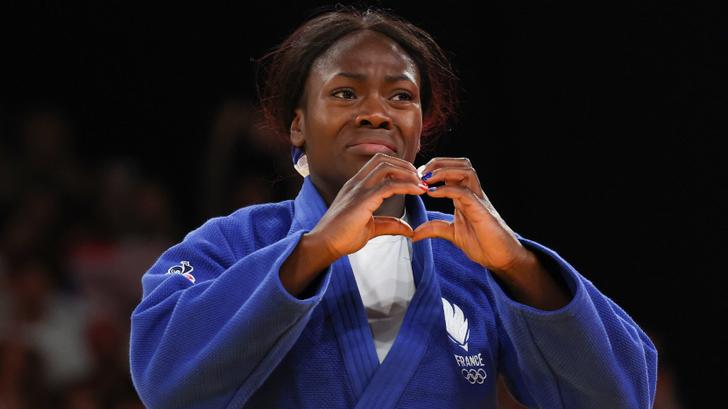 Triple championne olympique, Clarisse Agbegnenou a aussi décroché la médaille de bronze en individuel aux JO de Paris.