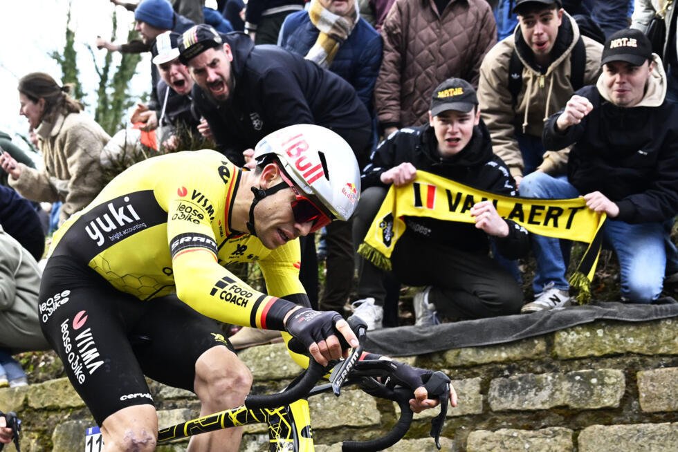Wout van Aert dans le Mur de Grammont lors du Circuit Het Nieuwsblad, 1er mars 2025