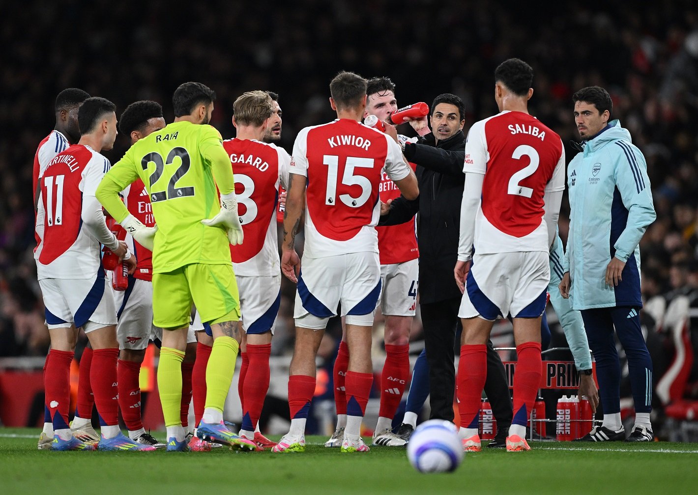 Joueurs d'Arsenal avec Mikel Arteta