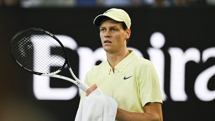 Jannik Sinner lors de la finale de l'Open d'Australie face à Alexander Zverev, le 26 janvier 2025. (MARK AVELLINO / ANADOLU / AFP)