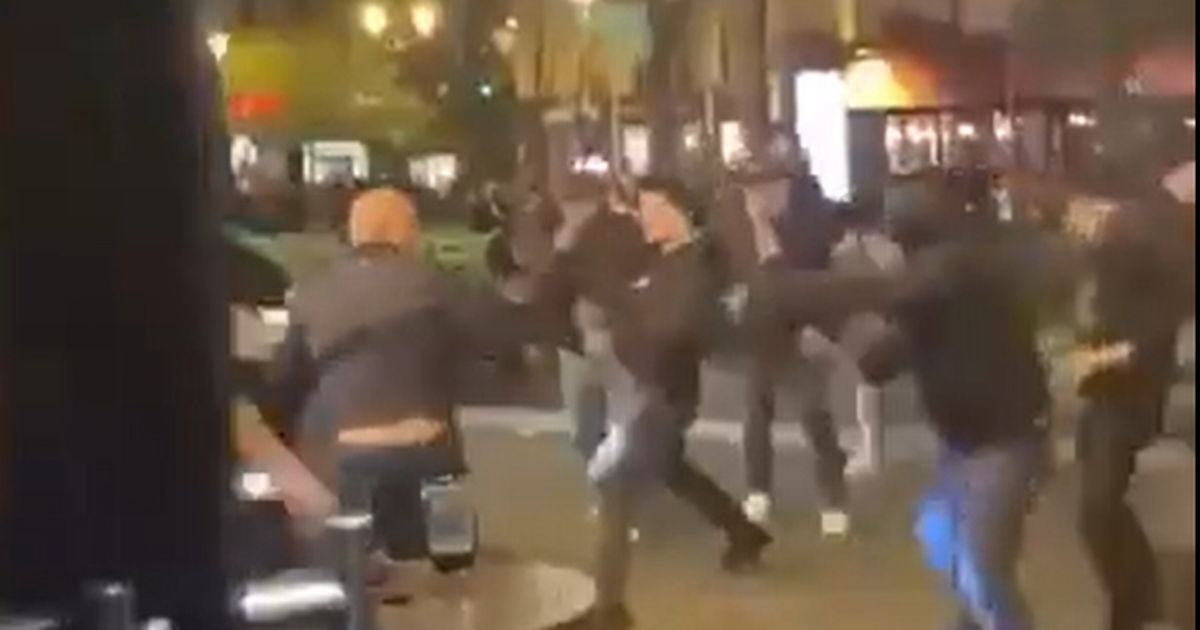 Affrontements entre supporters d-Aston Villa et PSG à Paris