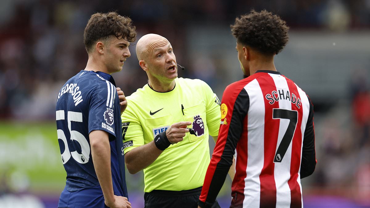 Anthony Taylor défend sa décision controversée face à Manchester United