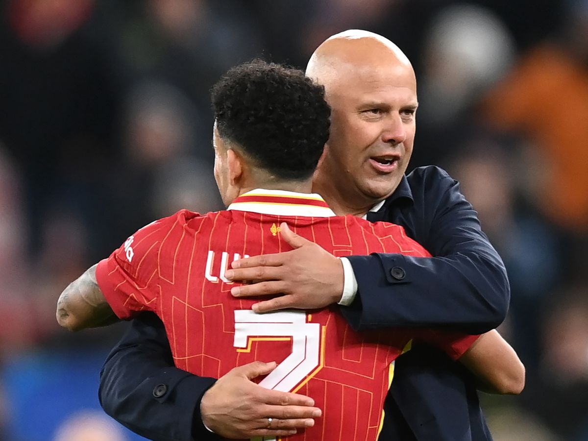 Arne Slot répond à l-intérêt de Barcelone pour Luis Diaz