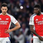 Arsenal sévèrement critiqué par L-Équipe après la défaite contre le PSG