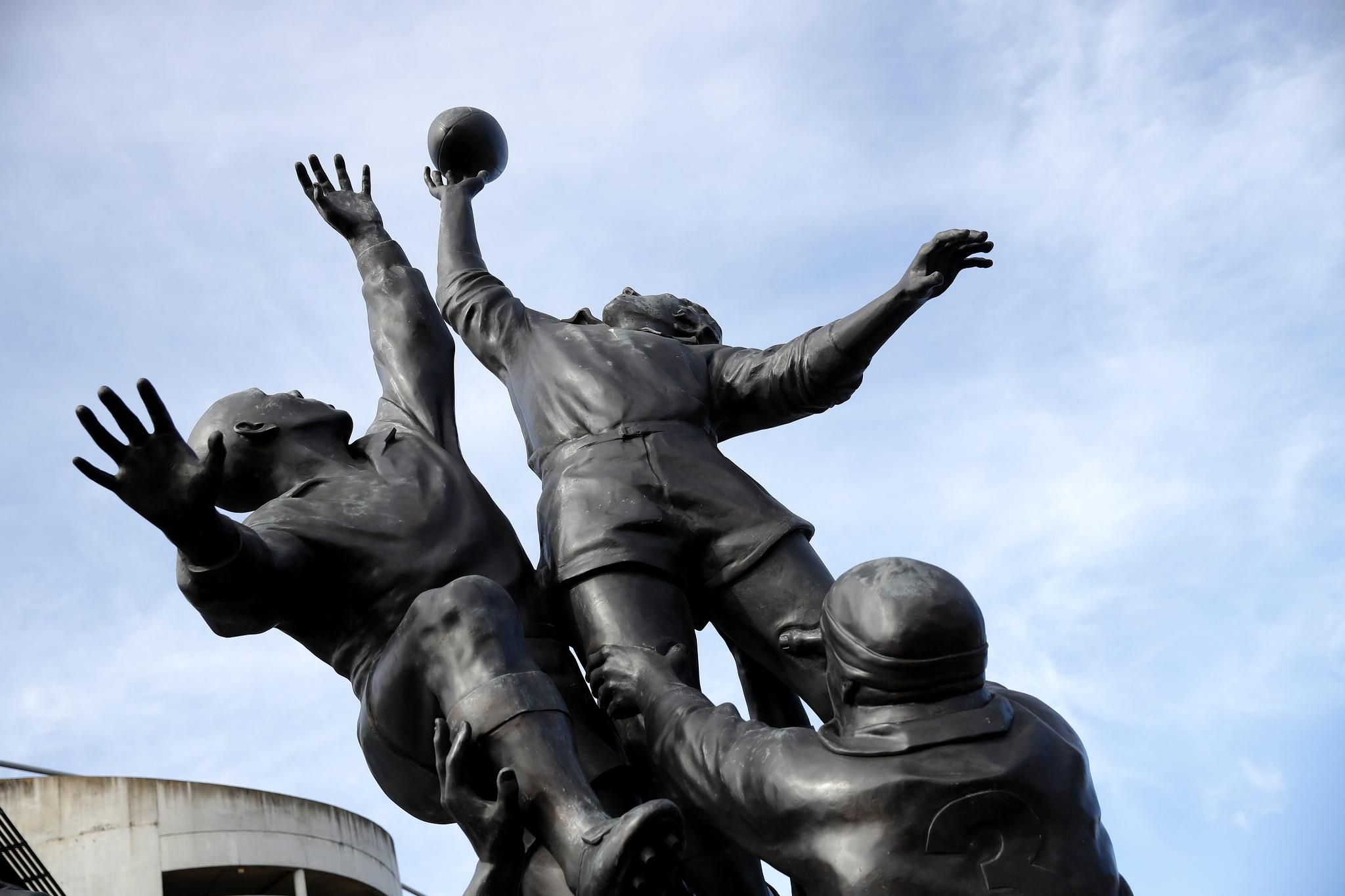Bernard Tapie - une statue à l-honneur au stade Vélodrome