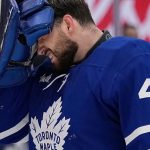 Blessure du gardien Anthony Stolarz lors du match 1 des Maple Leafs