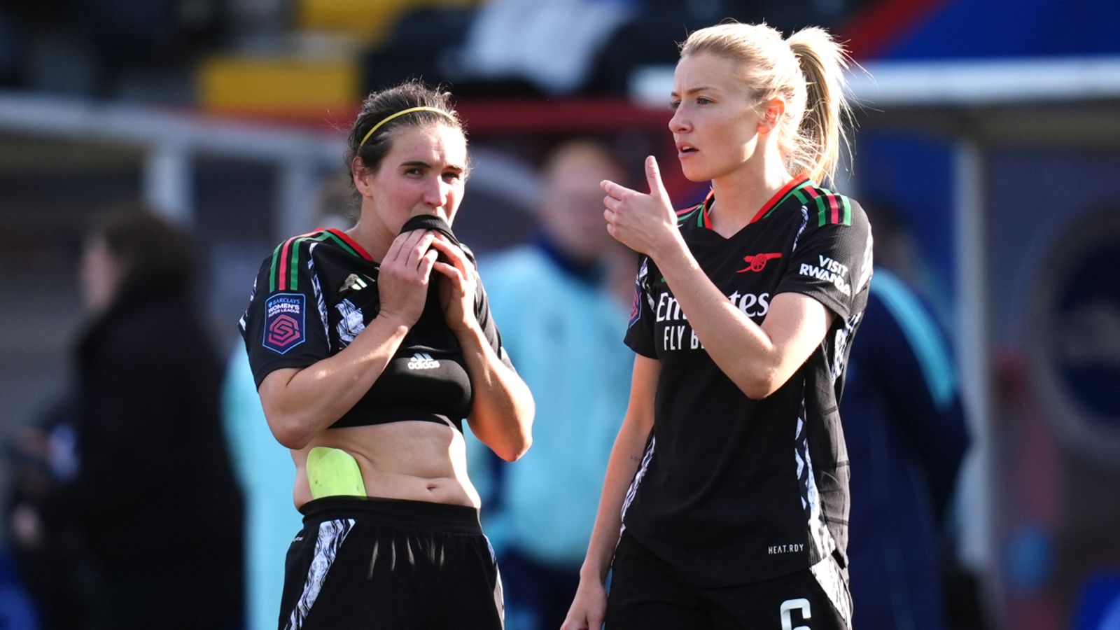 Brighton bat Arsenal 4-2 en WSL- course à la 2e place relancée