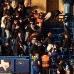 Chaos à Stamford Bridge - les fans de Djurgarden envahissent le stade
