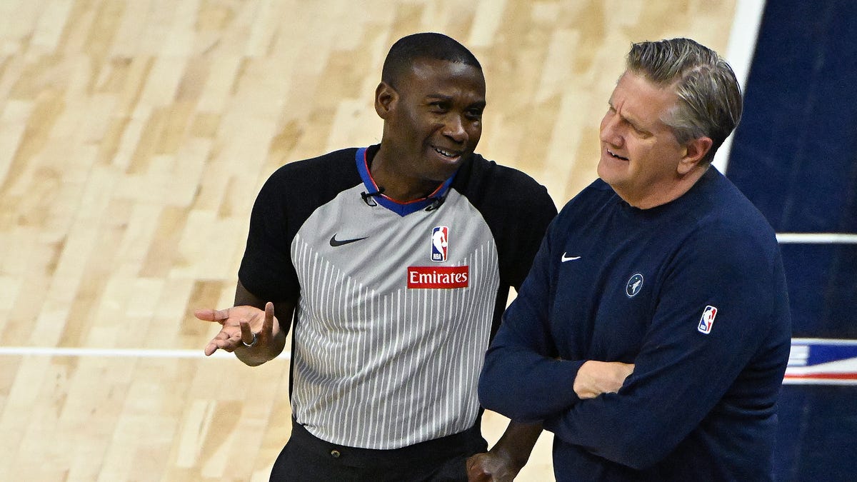 Coach Finch des Timberwolves critique l-arbitrage sur les fautes sans ballon