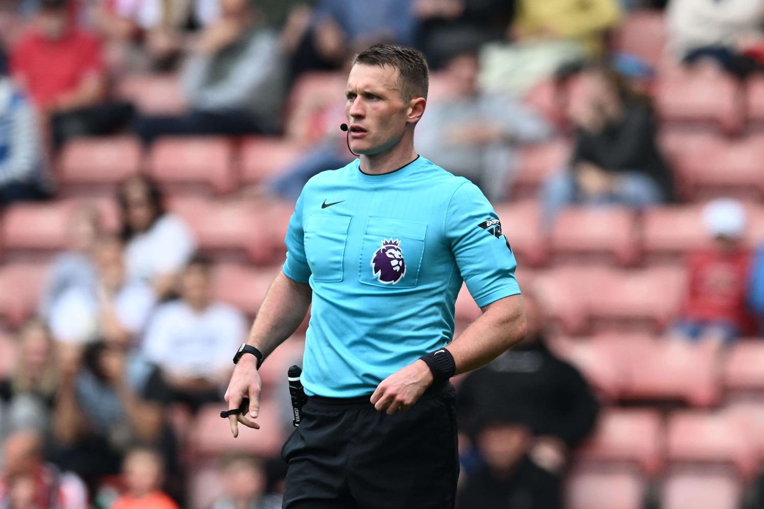Crise financière d-Aston Villa après erreur d-arbitrage en Premier League