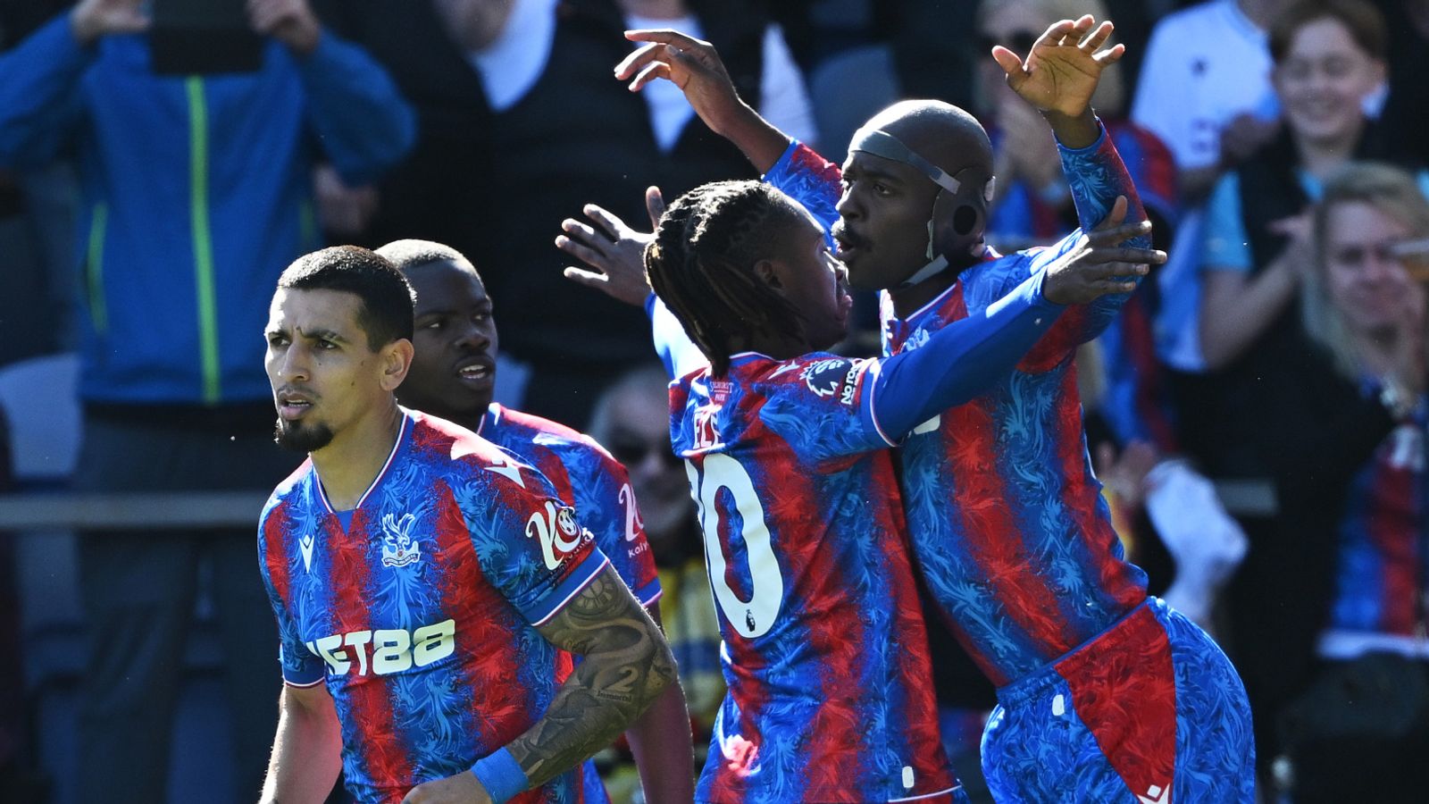 Crystal Palace bat Brighton 2-1 avec trois cartons rouges