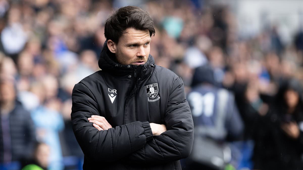Danny Rohl prend son temps pour décider de son avenir à Sheffield Wednesday