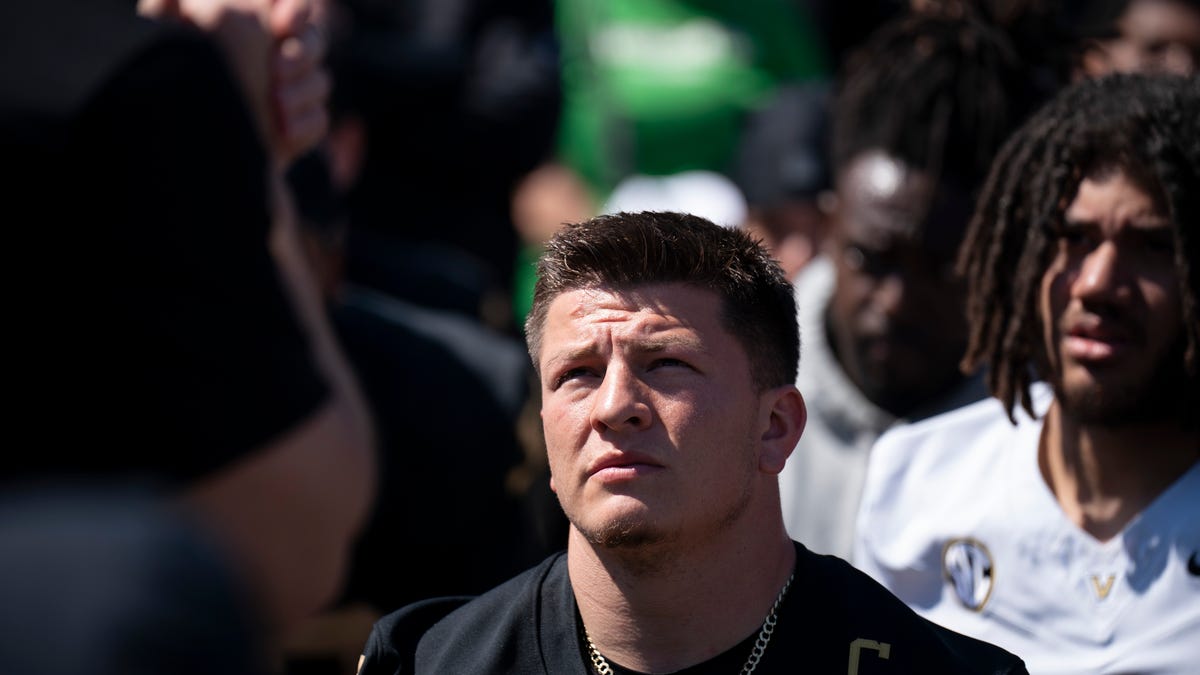 Diego Pavia absent au match printanier de Vanderbilt - explications