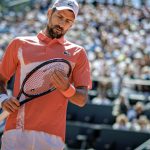 Djokovic atteint 100 titres en battant Hurkacz à Genève