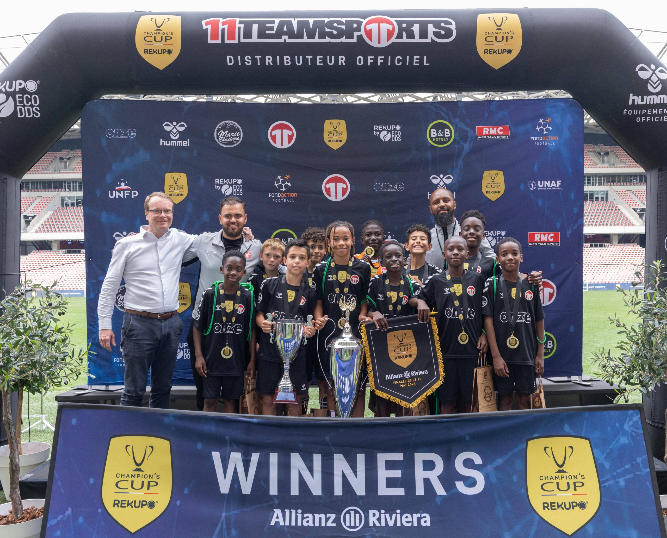 Finales de la Champion’s Cup Rekupo à Nice - jeunes footballeurs en action