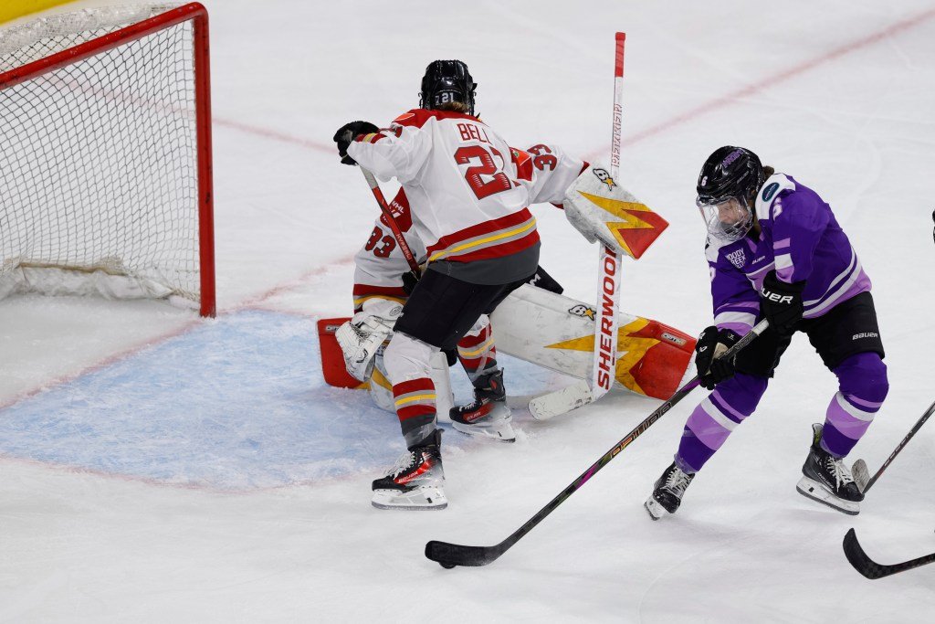 Frost vise un deuxième championnat à domicile en finale PWHL