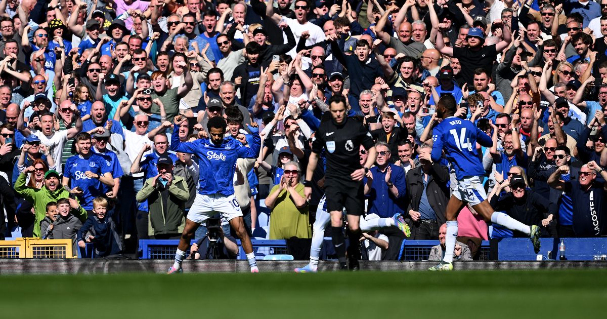 Goodison Park - une ambiance 10 fois plus intense qu-Anfield selon Hutchison