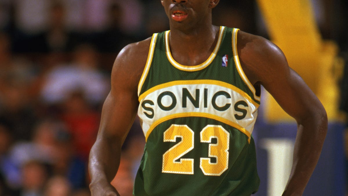 Histoire des maillots du Thunder - Olden Polynice- numéro 23