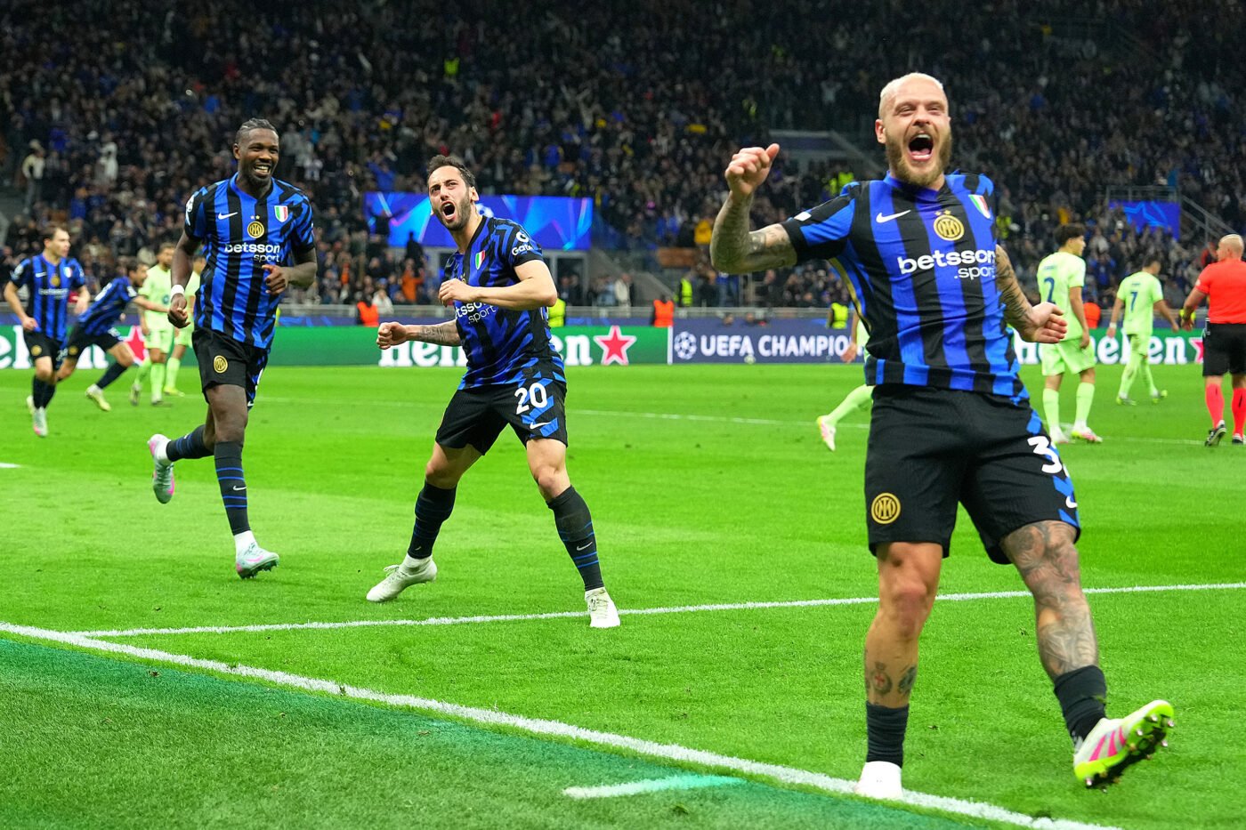 Inter Milan renverse Barcelone et file en finale de Ligue des champions