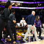 Jaylen Wells des Grizzlies évacué sur civière après une chute