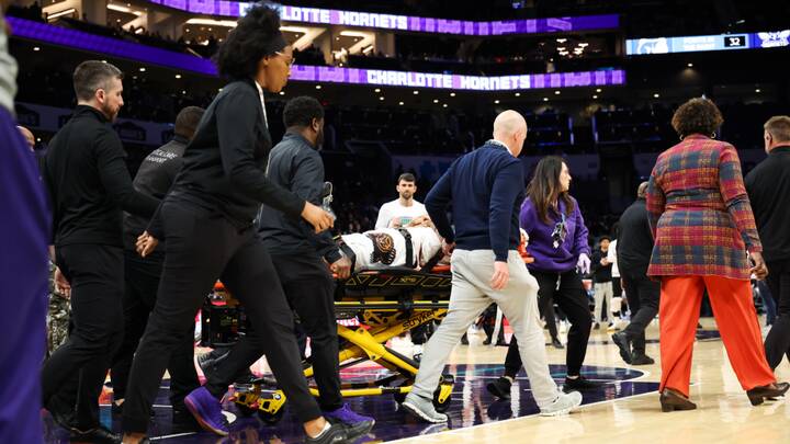Jaylen Wells des Grizzlies évacué sur civière après une chute