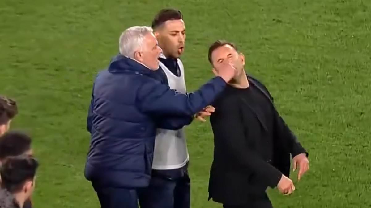 Jose Mourinho suspendu après un incident avec le coach de Galatasaray