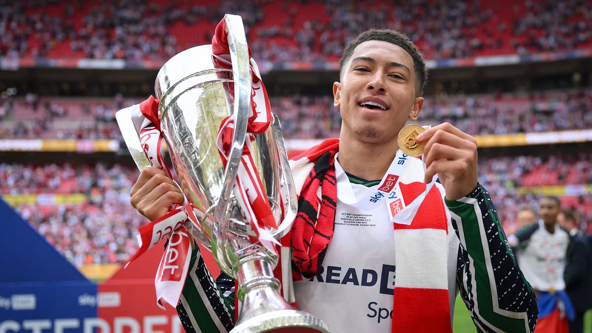 Jude Bellingham félicite son frère Jobe après la remontée de Sunderland