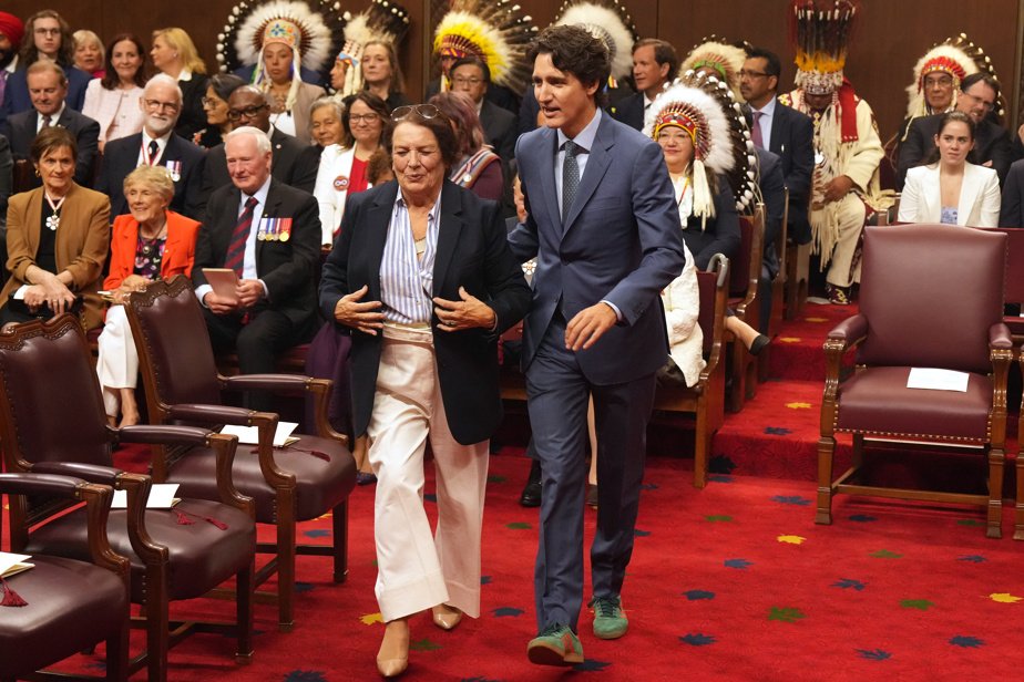 Justin Trudeau et ses chaussures sport au discours du Trône