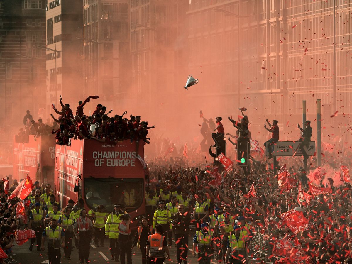Liverpool célèbre son titre avec un défilé exceptionnel à Merseyside