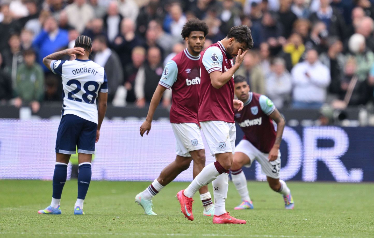 Lucas Paqueta accusé de matchs truqués - larmes après un carton jaune