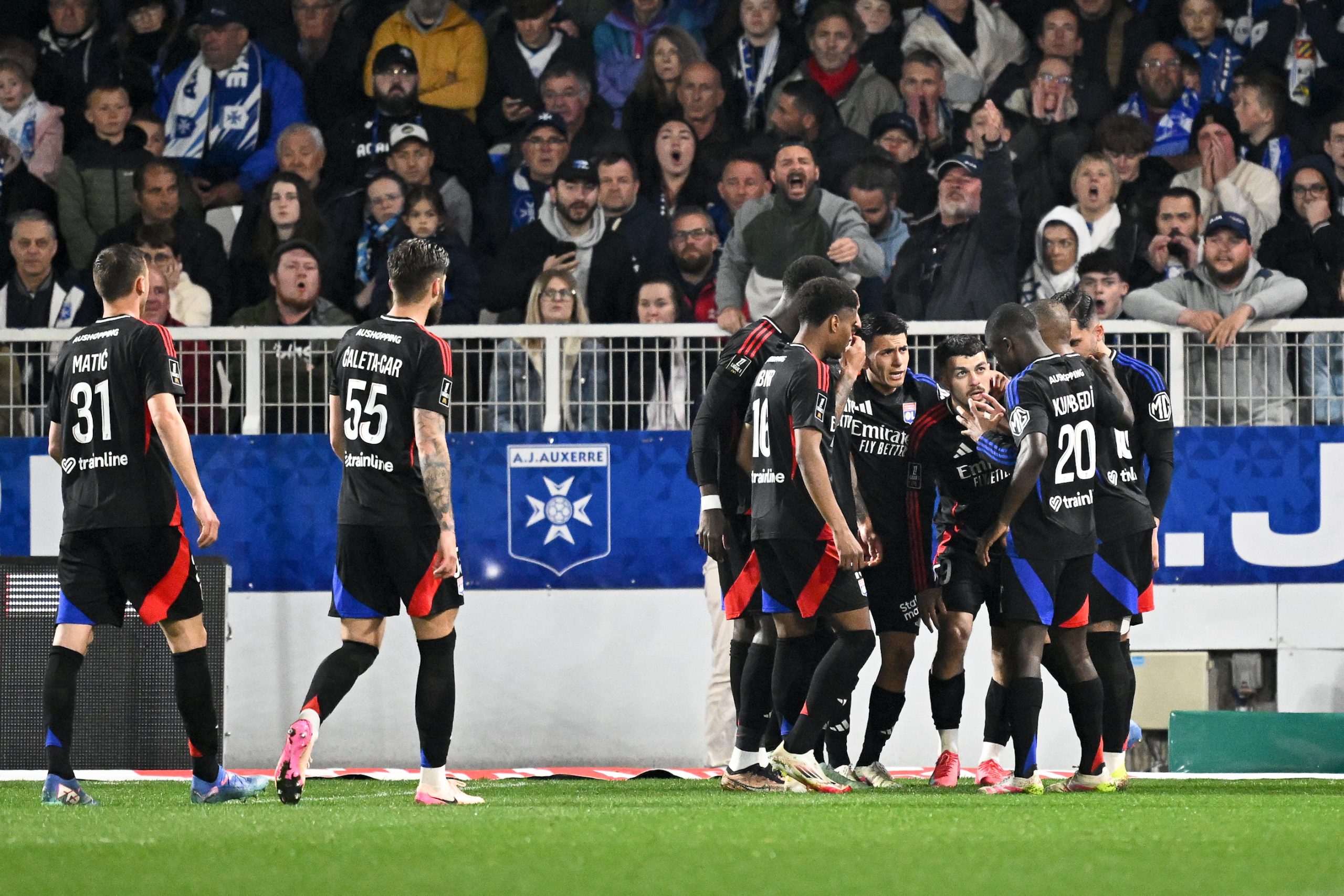 Lyon grimpe au Top 4 après sa victoire contre Auxerre en Ligue 1