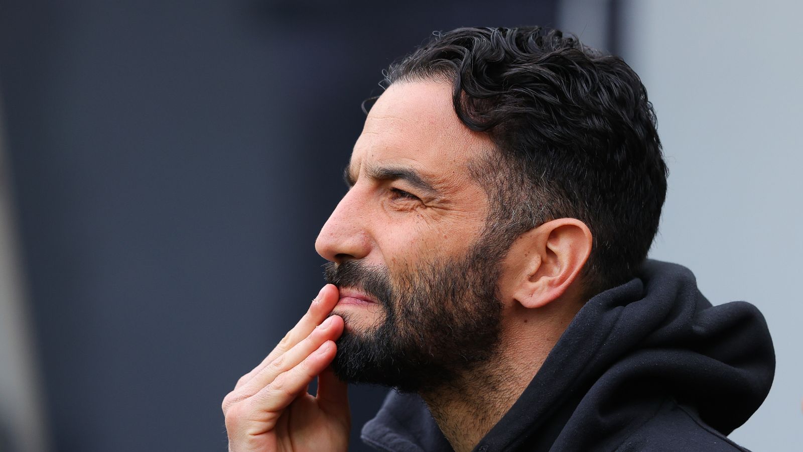 Man Utd - Roy Keane critique la gestion d-Amorim sur la déroute