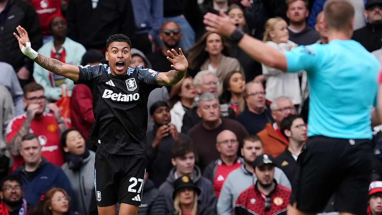 Man Utd bat Aston Villa - Controverse sur un but refusé