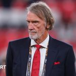 Manchester United prévoit 200 licenciements après achat de Ratcliffe