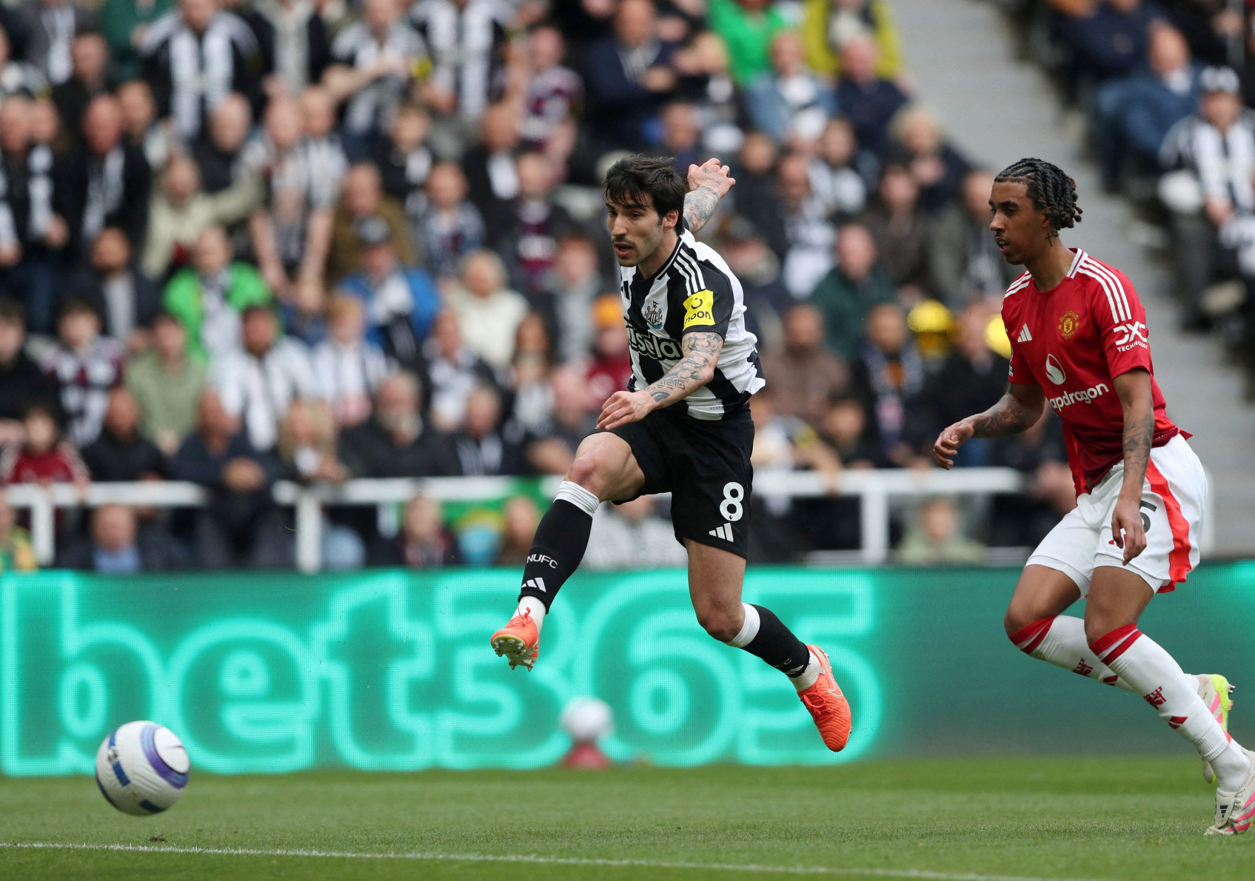 Newcastle écrase Manchester United et entre dans le top 4