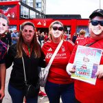 Nottingham Forest bannit Gary Neville - chants et masques contre le pundit