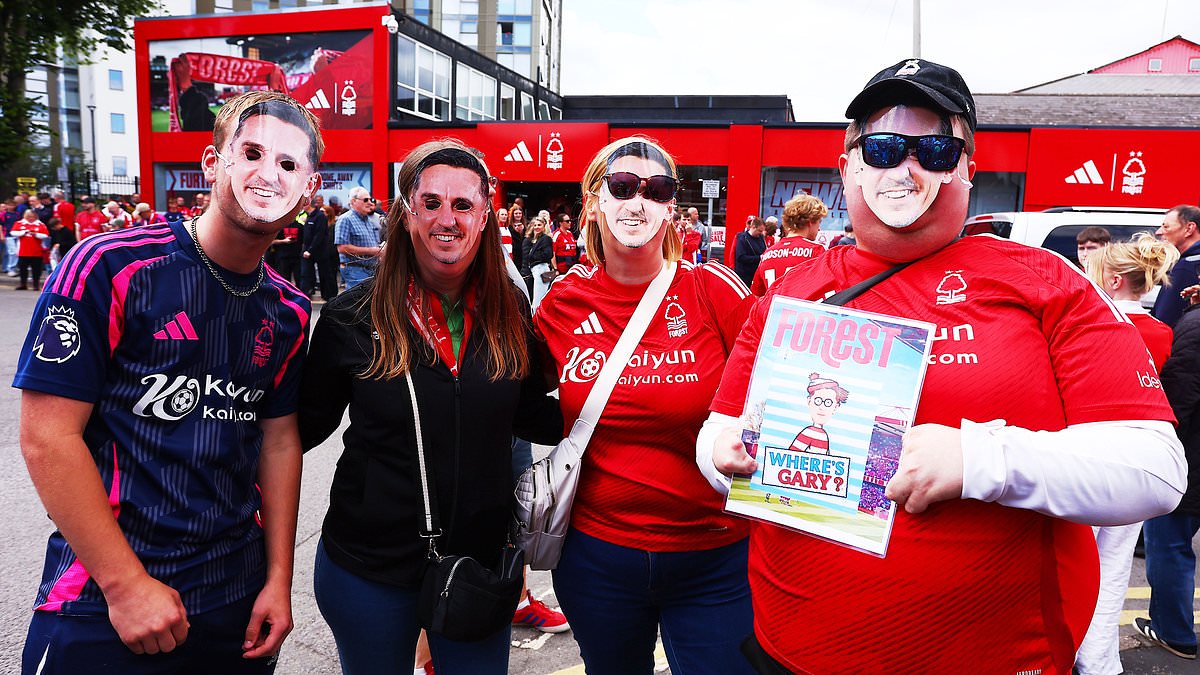 Nottingham Forest bannit Gary Neville - chants et masques contre le pundit