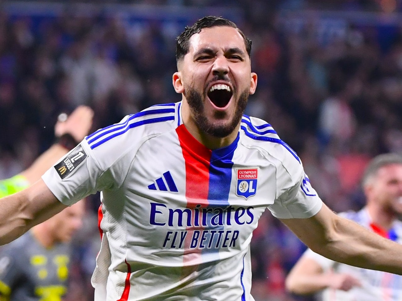 Plusieurs clubs anglais veulent recruter Cherki cet été