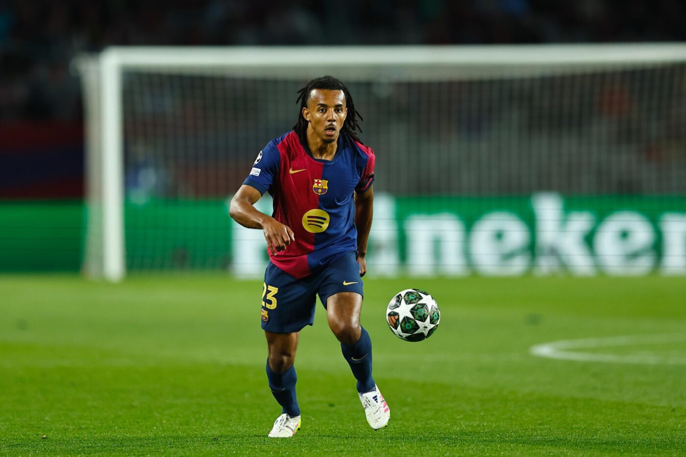 Qui pour remplacer Jules Koundé au FC Barcelone ?