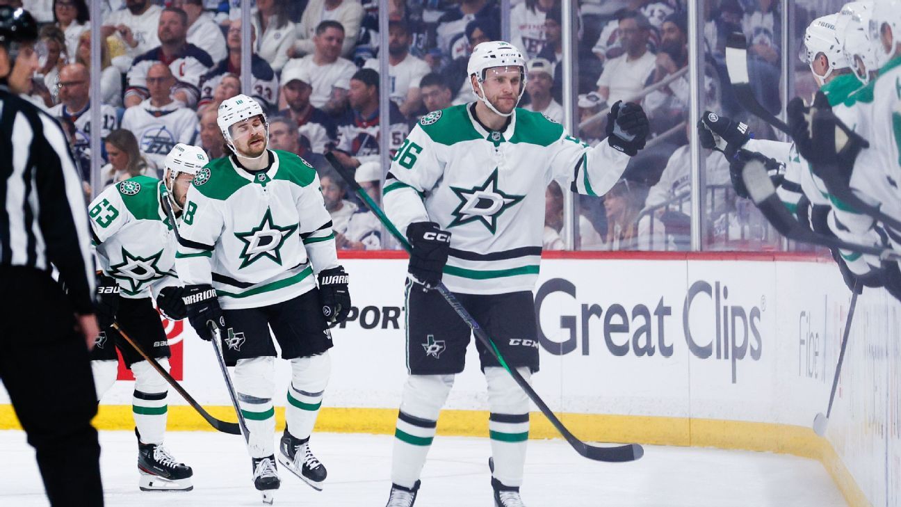 Rantanen réalise un doublé de hat tricks historique en NHL