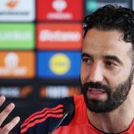 Ruben Amorim défend Bruno Fernandes et exclut son transfert