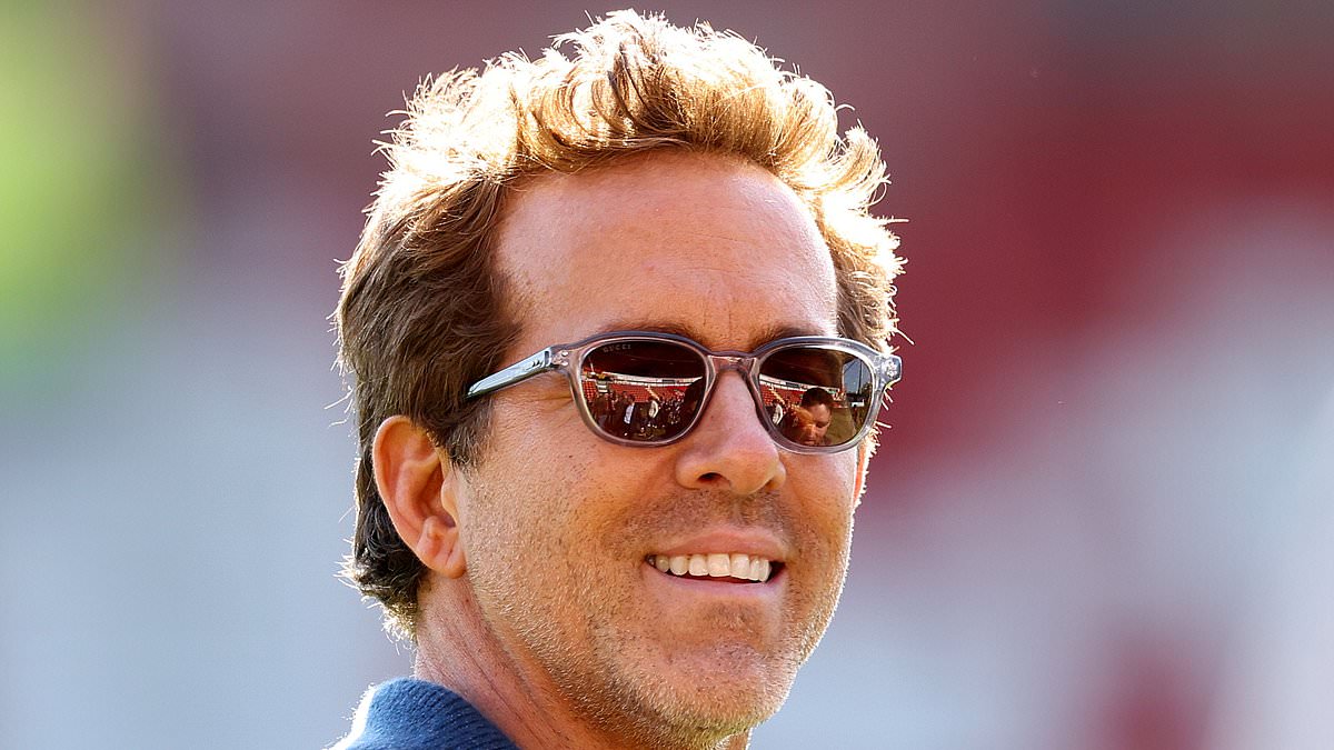 Ryan Reynolds célèbre la victoire de Wrexham vers la promotion