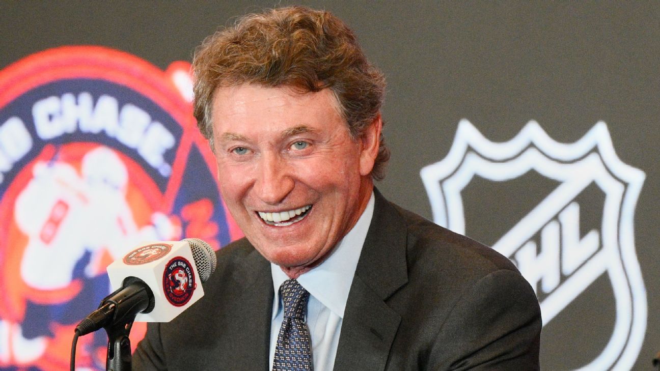 Wayne Gretzky félicite les Stars avant la finale contre les Oilers