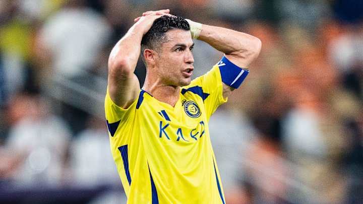 Cristiano Ronaldo déçu après la défaite d'Al Nassr en demi-finale de l'AFC Champions League